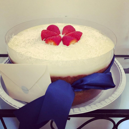 Beijinho com Morango no Recheio Beijinho com Morango no Recheio