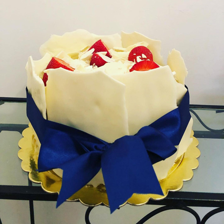 Ninho, Morango, Creme Belga e Placas de Chocolate Ninho, Morango, Creme Belga e Placas de Chocolate